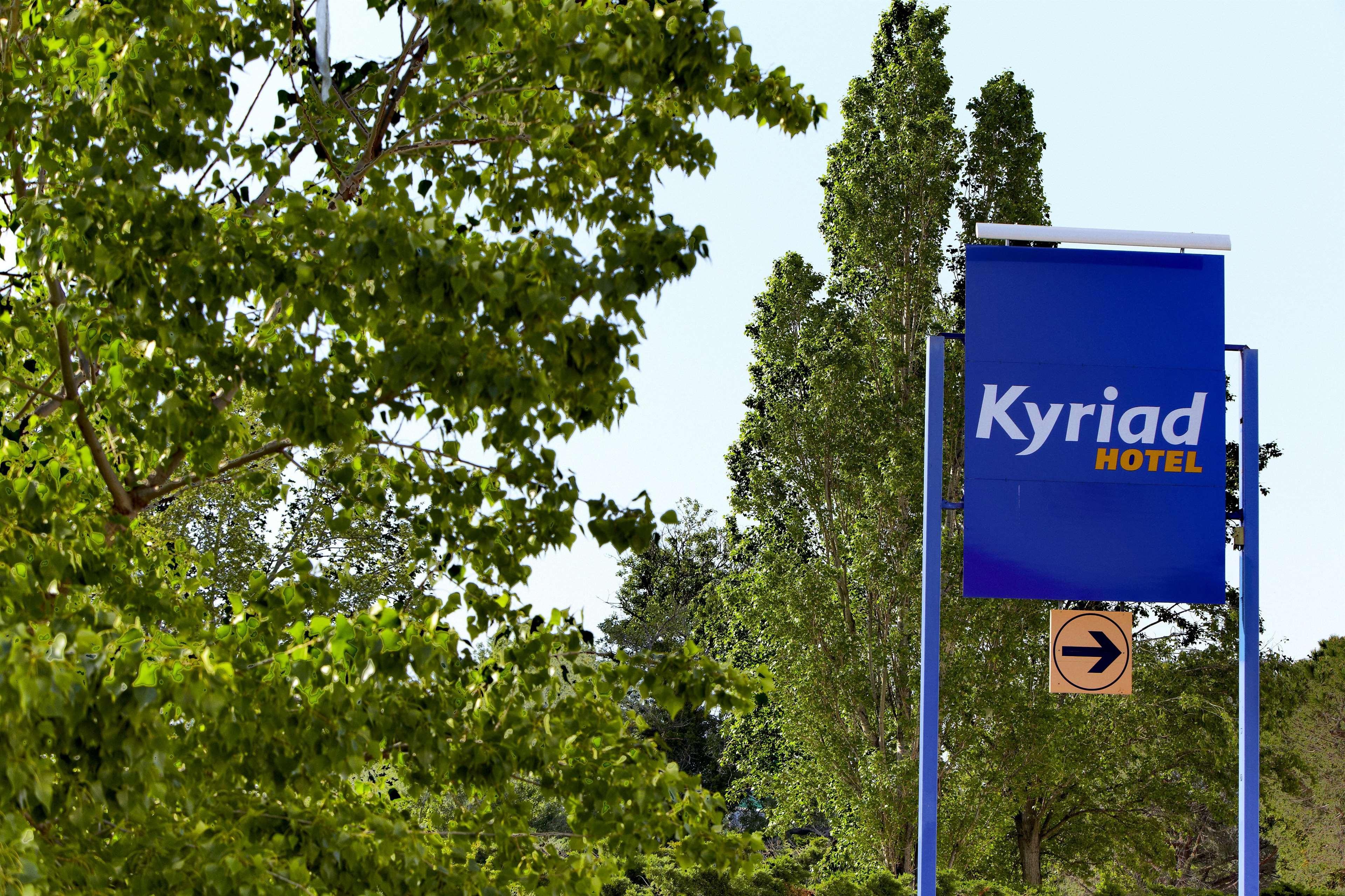 Kyriad Direct Arles Bagian luar foto