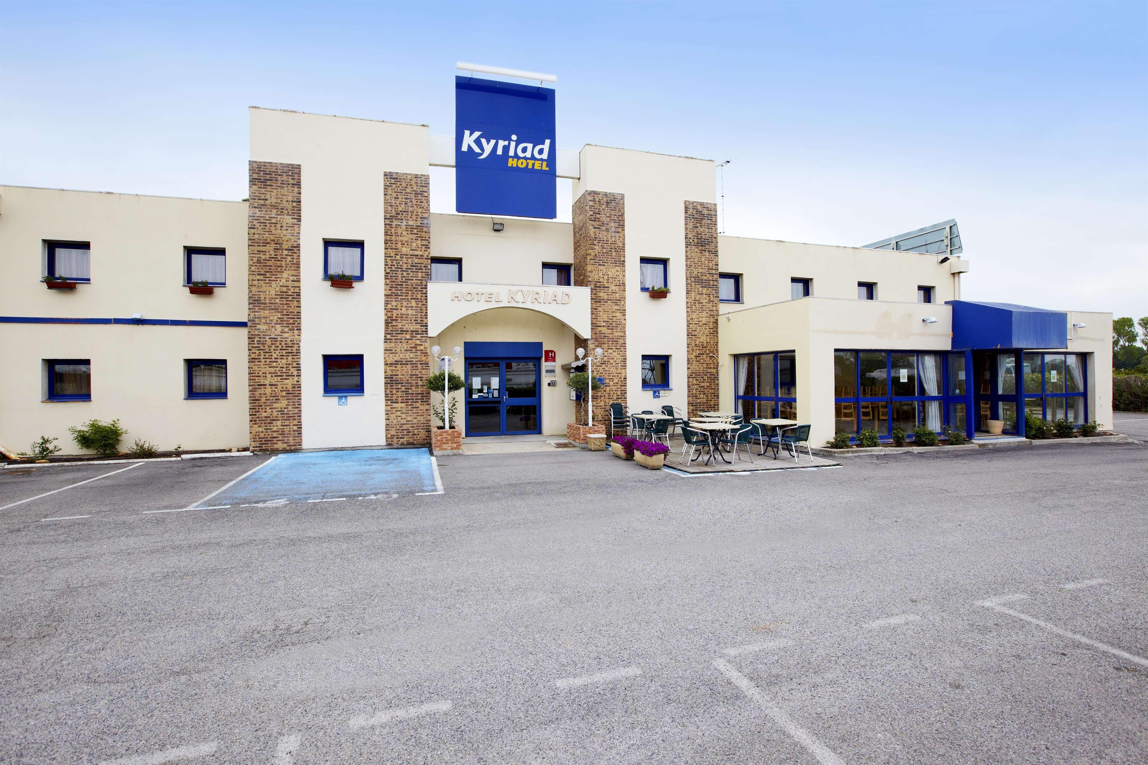Kyriad Direct Arles Bagian luar foto